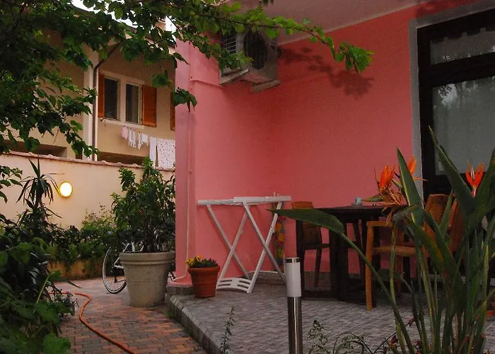 Lägenhetshotell Flowery 3*