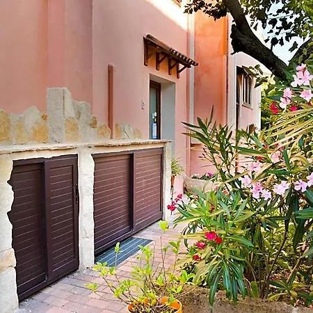 Flowery Apartmanhotel 3*